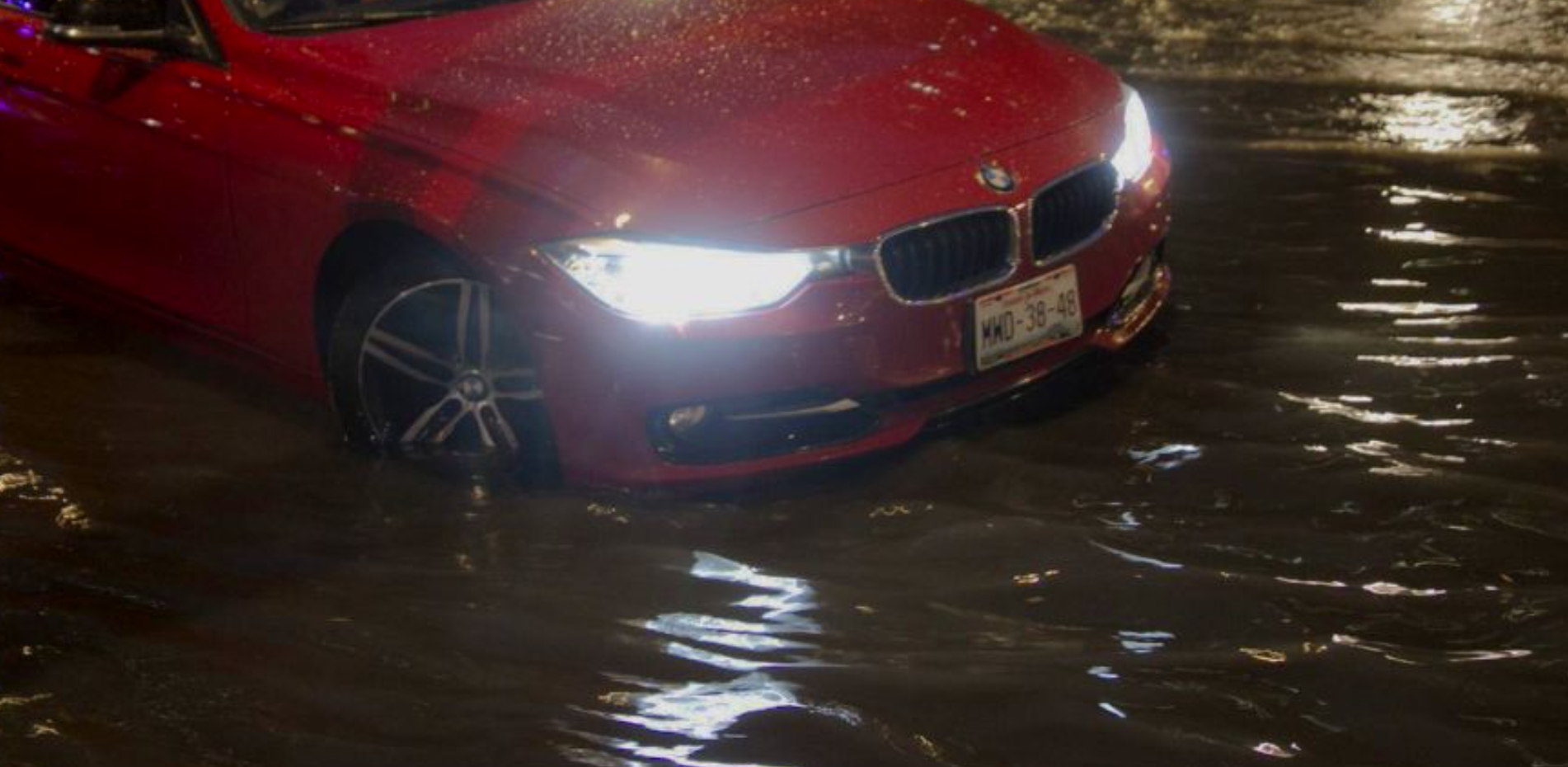 Consejos para mantenerte a salvo en tu auto ante fuertes lluvias